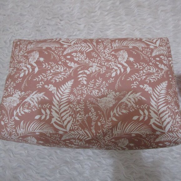 NWT Beautiful Large Vince Camuto Pink and white floral Makeup Bag Pouch 12X6 - Picture 7 of 15